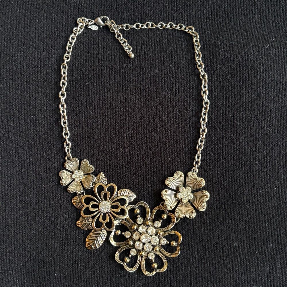 Premier Design Rhinestone Flower Necklace Goldtone - Picture 5 of 7